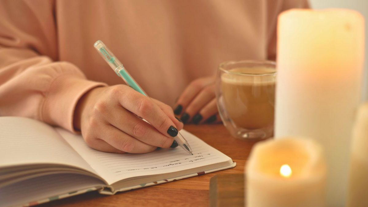 writing-letter-condolence-sympathy