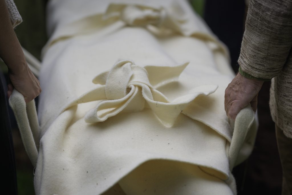 choosing-shrouds-for-your-funeral